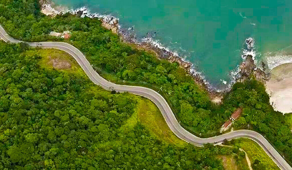 Lugares para viajar de moto em SP, Rodovia Rio-Santos.